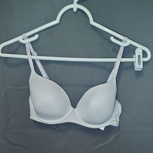 34B Victoria's Secret PINK Wear Everywhere lightly lined White Bra